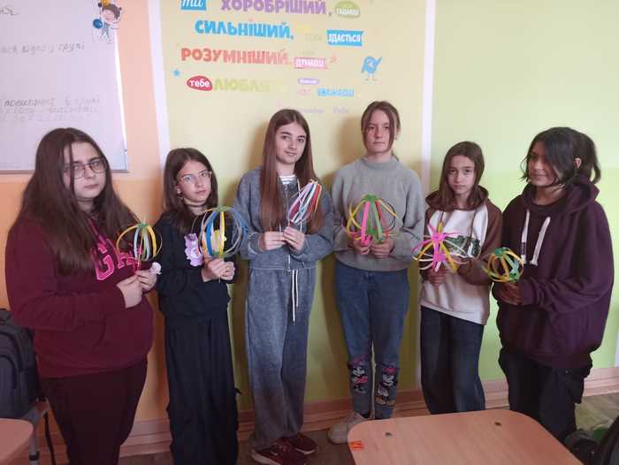 Медведюк Ніколь, Каріна Заяц, Брій Варвара, Хомик Марія, Куті Тая, Рутько Анастасія (6-А клас)