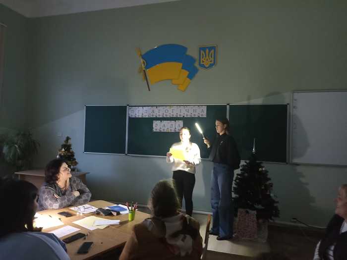 Робота продовжується після вимкнення світла. Робота продовжується після вимкнення світла.