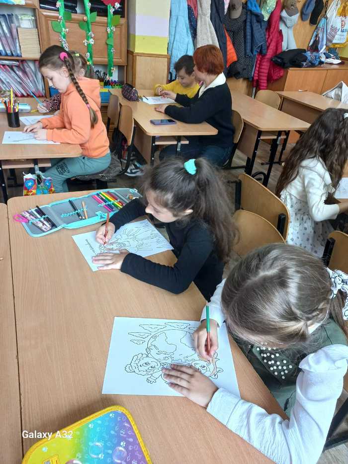 Виготовляємо подарунки для дітей зі сходу (1-А клас)